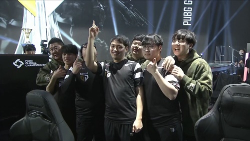 FunPlus Phoenix 和 Top Esports 在 LPL 分裂 2 2025 中取得胜利